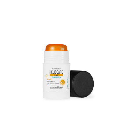 Stick facial para niños que protege y repara el daño solar y deja la piel hidratada.