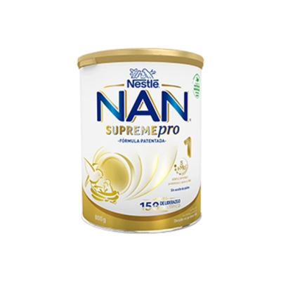 Leche de inicio de alimentación infantil que aporta los oligosacáridos presentes en la leche materna y otras proteínas y probióticos que fomentan la salud del bebé.